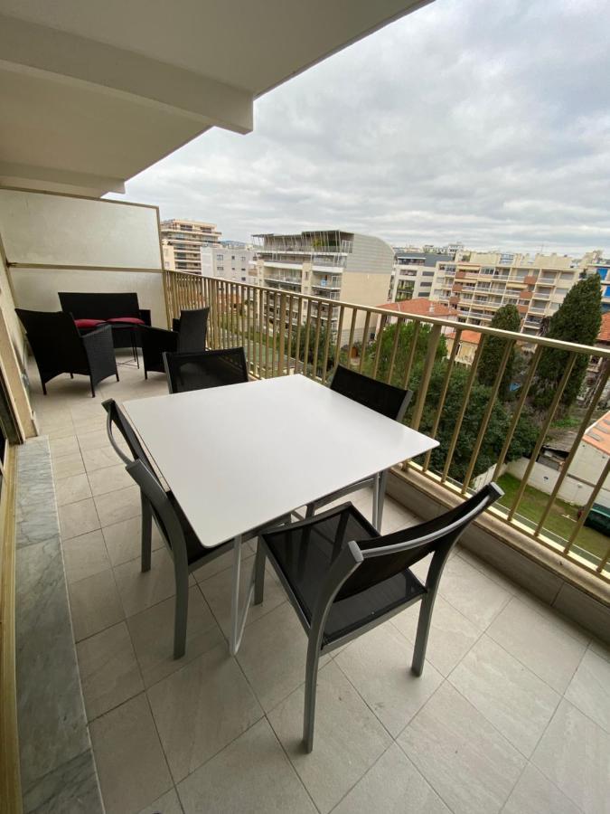 Superbe appartement rénové à neuf à 100m de la mer Juan-les-Pins Exterior foto